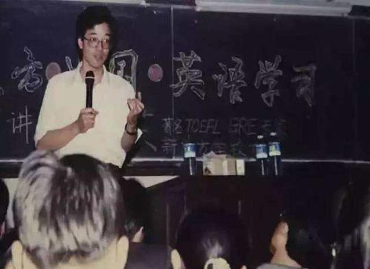 “双减”落地，曾经的教培界老大一夜回到创业前，他哭了，为啥？