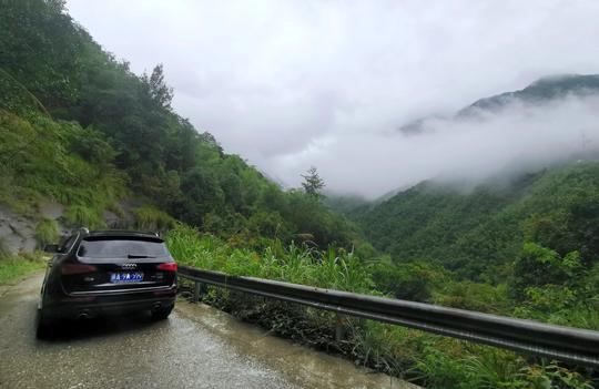 夏天去婺源：920米鄣山村避暑，13公里密林穿越，雨天看卧龙美景