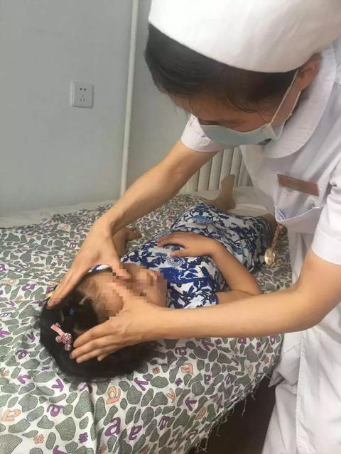 怎么用推拿缓解孩子便秘