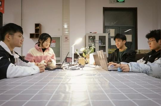 百廿山大，青春芳华——魏政昌：光影交错亦幻亦真热爱可抵岁月长