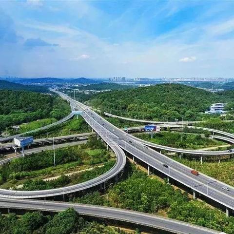新泰市和临沂市哪个大