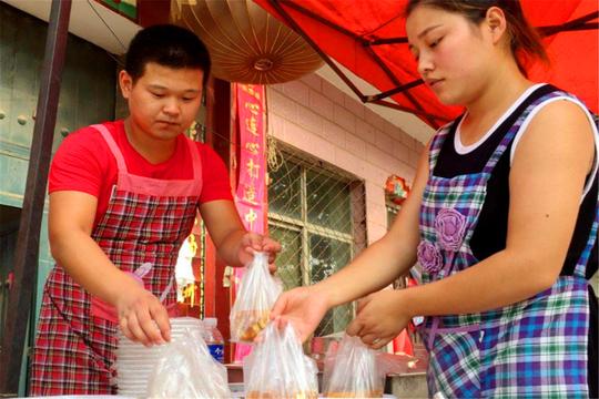 农村俗语：“人无笑脸莫开店”，老祖宗告诉你，怎样才能做好生意