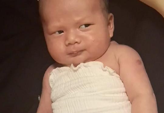 刚出生就是“嫌弃脸”的宝宝，智商往往越高？听听专家怎么说