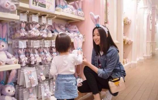 “假精致”妈妈流行成风，为了面子不顾一切，网友：装得不累吗