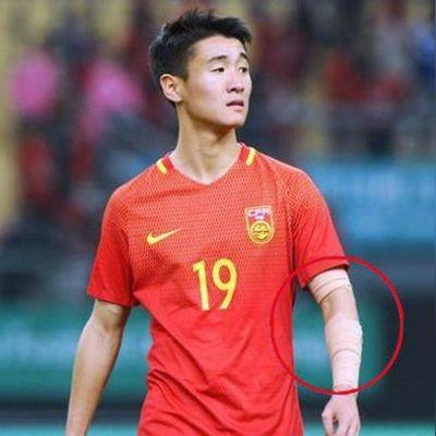 足球绷带怎么绑