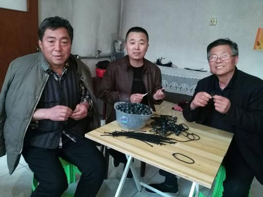 黄骅贫困村民无力还贷村镇两级干部：这5万元贷款我们替你还