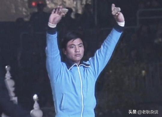 80年代春晚“特异功能”表演揭秘，85春晚手指钻砖被证明是骗局