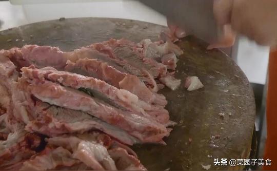 山东单县羊汤店，近100年生意依然火爆，日卖200斤羊肉，真厉害