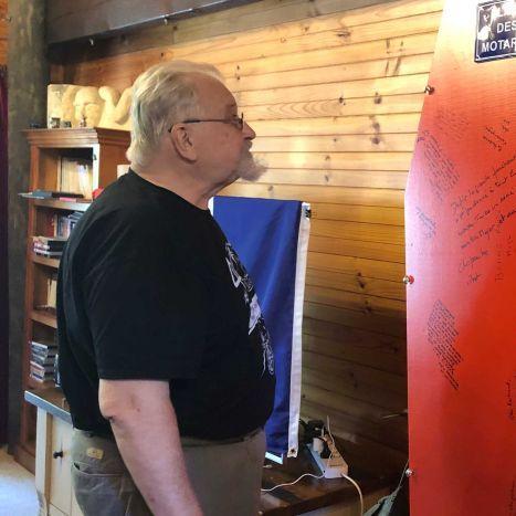 墓碑上未亡人什么颜色