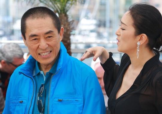 "不就是一张纸吗？"巩俐为张艺谋三次流泪，却还是没得到一纸承诺