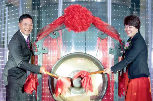 中国零食第一股：她用3000元创业，全国店铺超2600家，年营收36亿