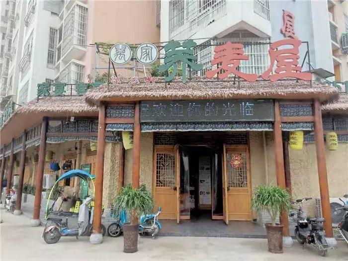 什么地方美食多（人多的地方卖什么好除了爆米花）