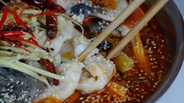 草鱼可以做出什么美食（草鱼炖豆腐怎么做）