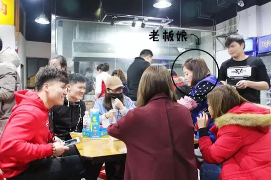 9点后去就没位置？！这可能是晋江生意最好的烧烤店！