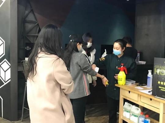 复工调查商场篇：多数餐厅堂食客不超10个、生意较疫情前下降七成