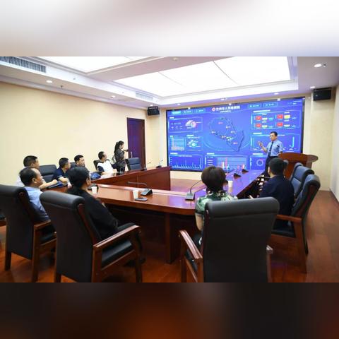 兰州和西宁之间哪个地方比较好？