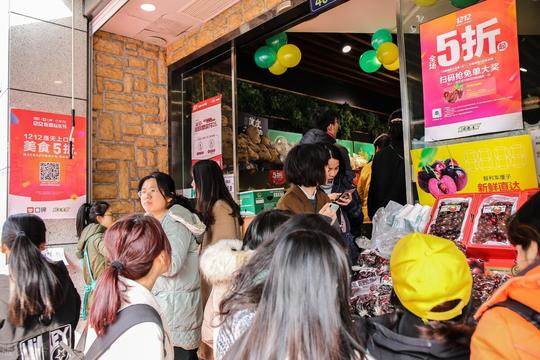 河南男人炒股负债累累，靠开水果店年赚116万，这策略值得学一学