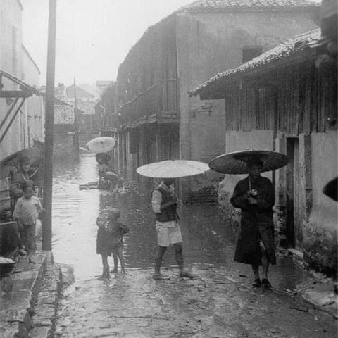 为什么长江一带暴雨多