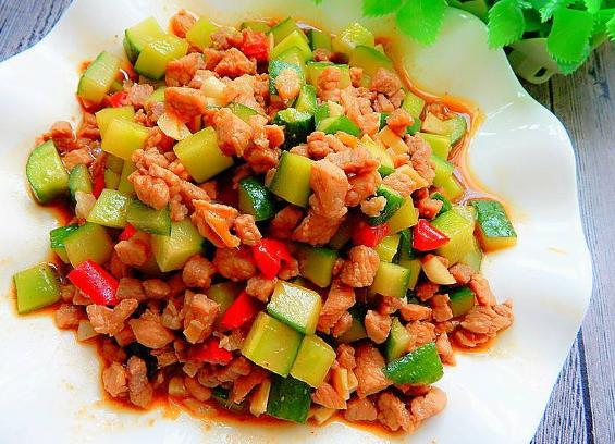 黄瓜做成什么美食（炎炎夏日就适合吃黄瓜）