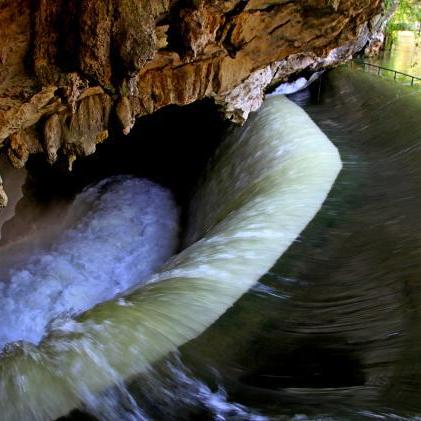 龙门瀑布就是龙门飞瀑吗？