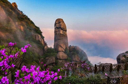 江西一低调的名山，具有2000多年历史，风景绝美称“睡美人”