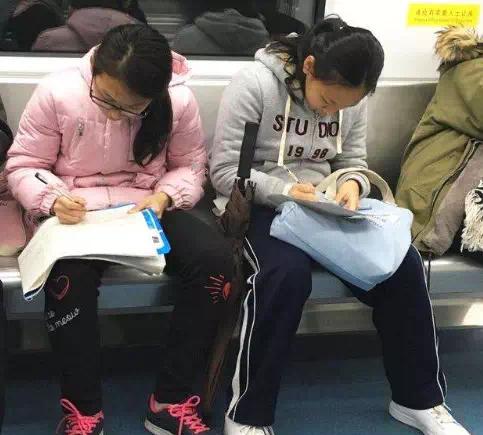 13岁女孩代写作业走红不料账号被举报原因你一定想不到
