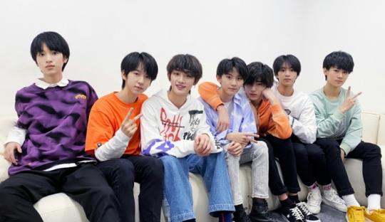 浪漫野心家这个词，很适合丁程鑫，他是真的很浪漫也很有野心