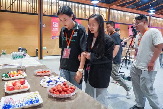 “庆百年·艺殷港·创未来”高校毕业季创业项目路演会成功举办