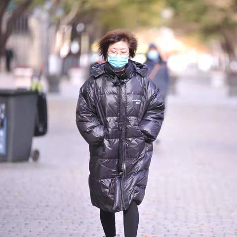 哈尔滨黑色长款羽绒服相关长尾关键词有哪些