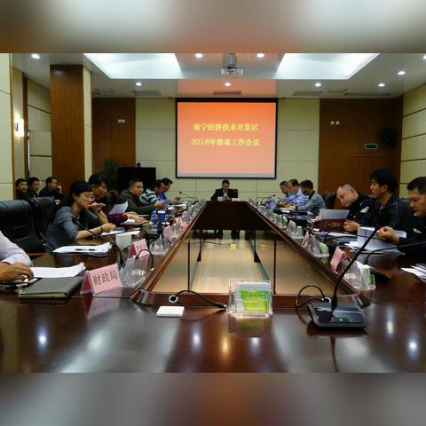 哪个的行政中心是南宁市？