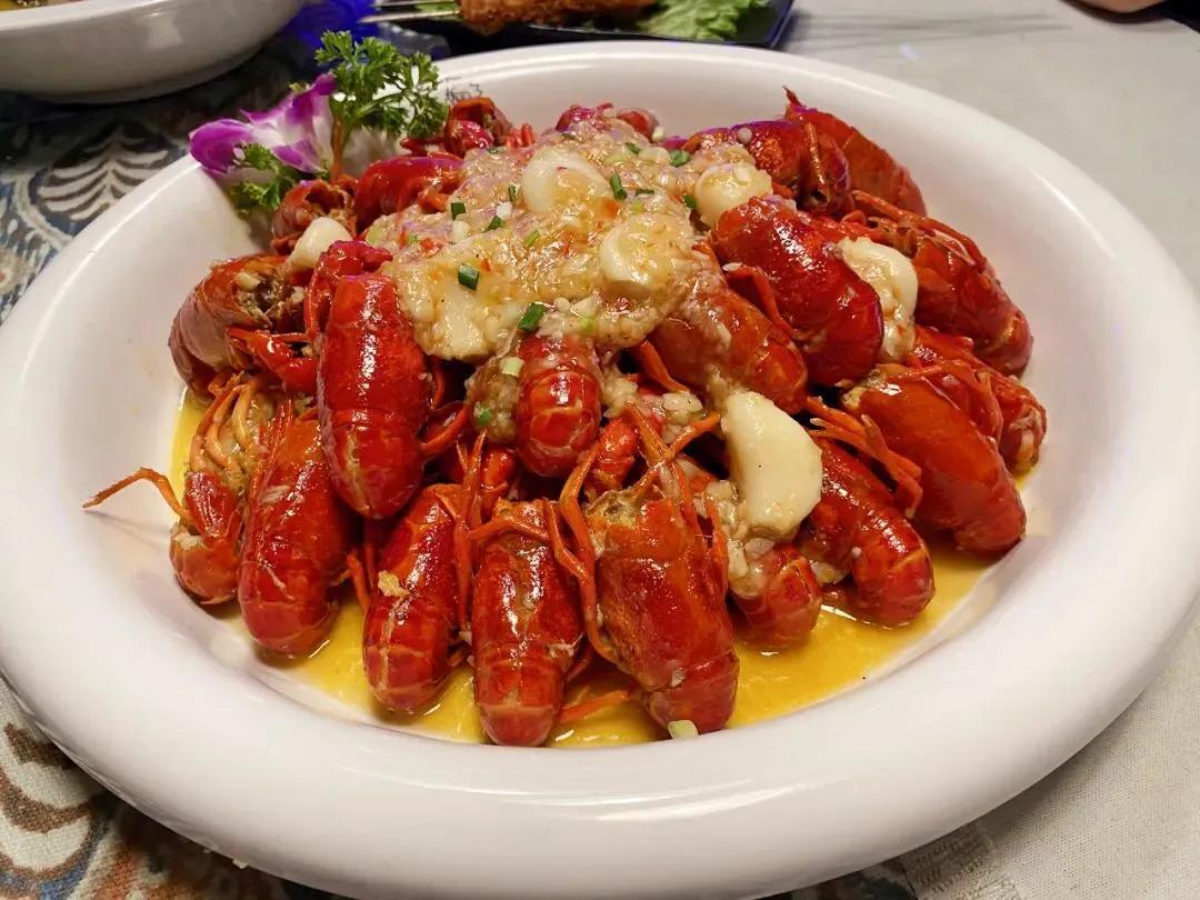 信阳美食有什么疑问（信阳市罗山县滨河北路江淮人家旁边老也好吃百姓地锅王有谁去过）