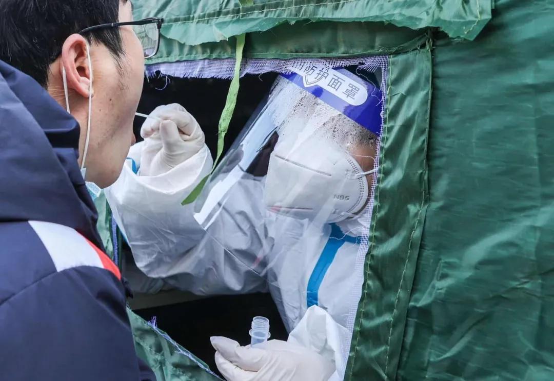 【深圳一地调为中风险
 /深圳调整为中风险】