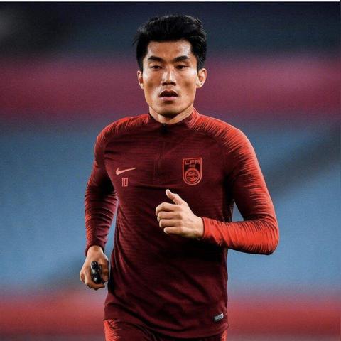 足球中卫怎么踢