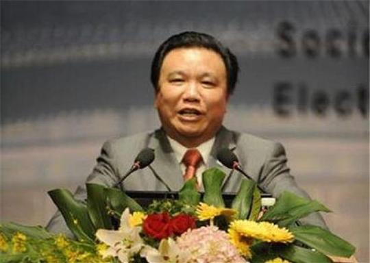 钟馨稼的覆灭史：卖掉祖屋花2亿研发电池？真面目却是科技骗子