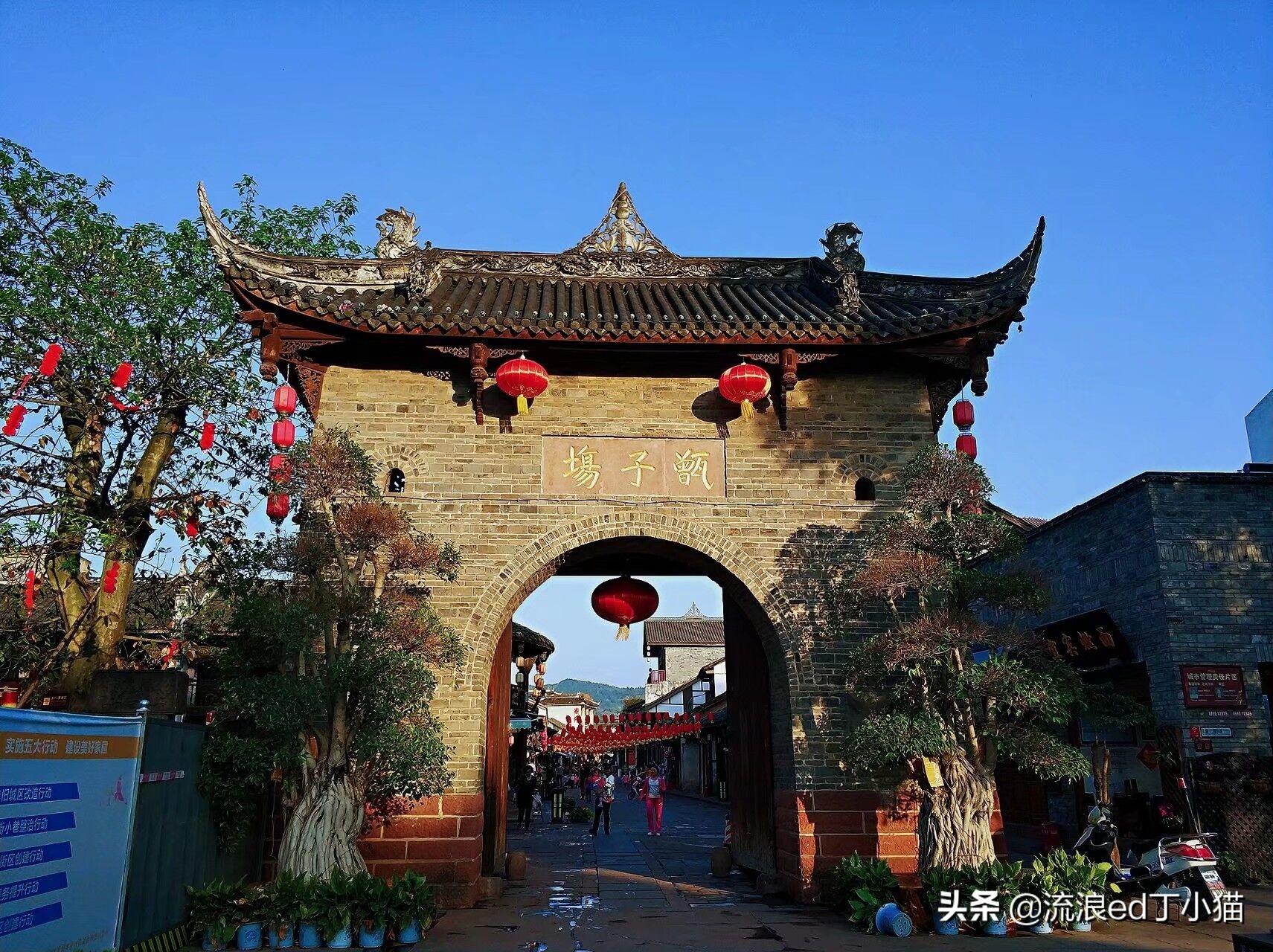 东郊美食都有什么店（芜湖的步行街有什么特色小吃）