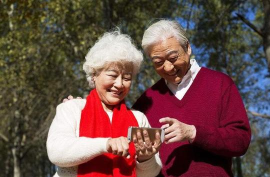老年人刷短视频比年轻人更容易沉迷？“潮”的背后是孤独