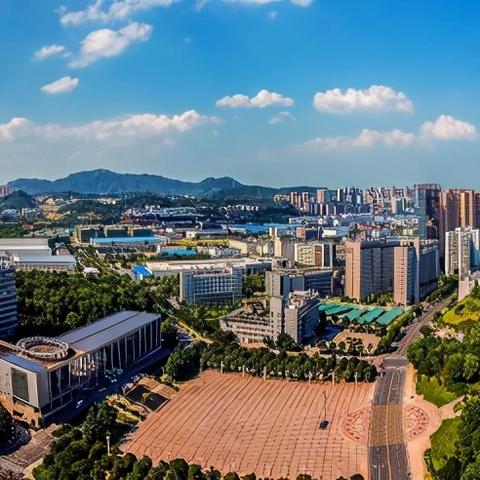 成都市和长沙市哪个繁华