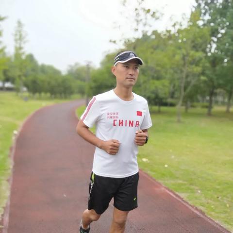 足球运动员马拉松配速的长尾关键词有什么