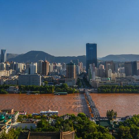 请问56岁，高中学历，会电脑，能在兰州找个什么样的工作？
