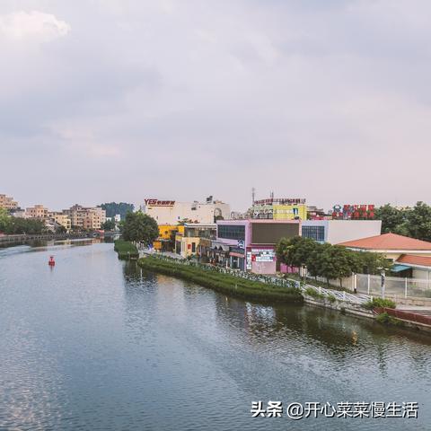 佛山江南牙科诊所怎么样，想去看牙，不知道佛山哪个地方看牙比较好，希望有看过牙的经验人士推荐一下？