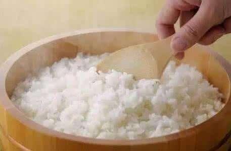 奥克斯电饭煲电源板故障