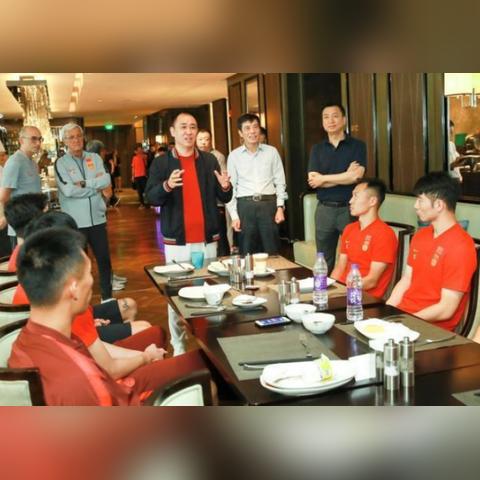 奥斯卡足球多少钱一场
