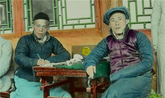 老年间，江湖有一门高超骗术，让人在不知不觉中失去所有财产