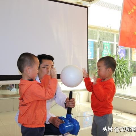 济南市图书馆4楼在哪个门