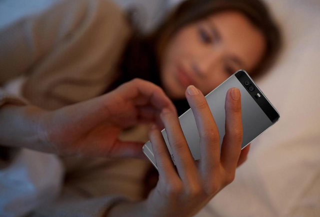 长时间躺着玩手机对孕妇有什么伤害