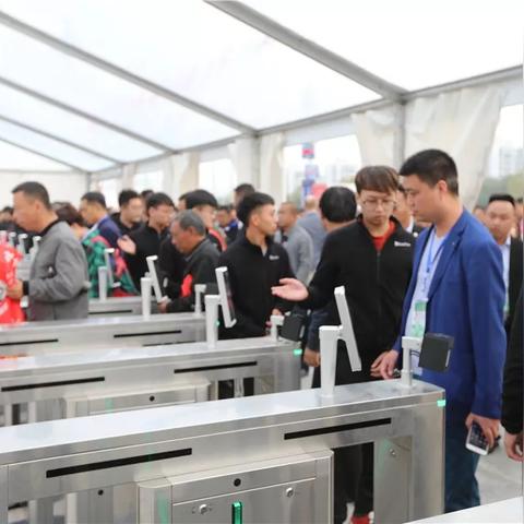 桂林解放桥烟花表演时间？