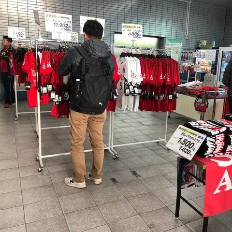 足球比赛上空出现横幅的长尾关键词有哪些