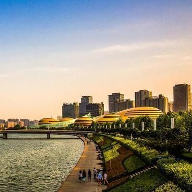 杭州市和郑州市哪个大