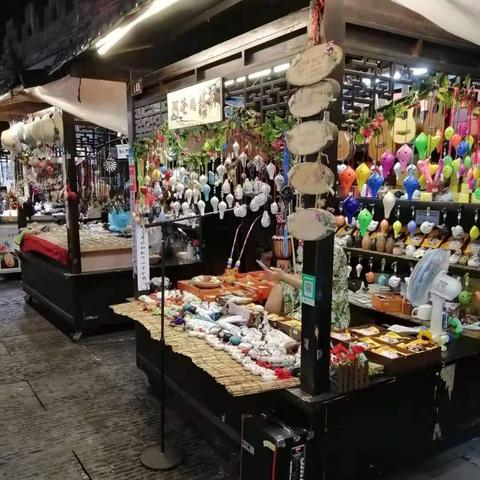 桂林市逛街夜市在哪里举报