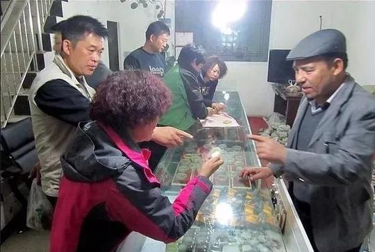 “赌石”有人一夜暴富，有人一夜跳楼